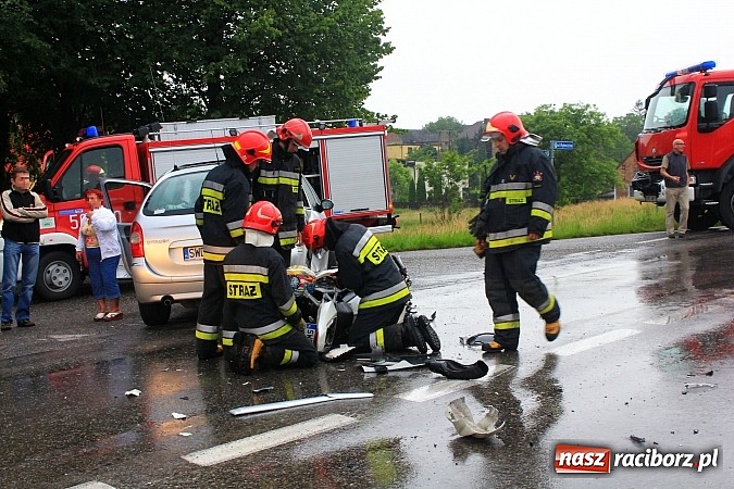 Zdjęcie w galerii na portalu naszraciborz.pl: Wypadek w Rzuchowie! Ranny motocyklista wiadomości z regionu