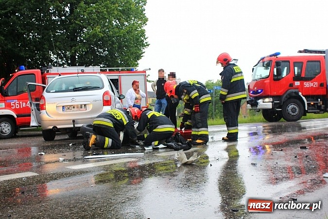 Zdjęcie w galerii na portalu naszraciborz.pl: Wypadek w Rzuchowie! Ranny motocyklista wiadomości z regionu