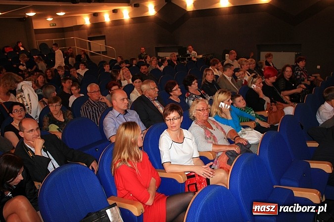 Zdjęcie w galerii na portalu naszraciborz.pl: W Strzesze odbyła się Gala Laureatów SP 18 wiadomości z regionu