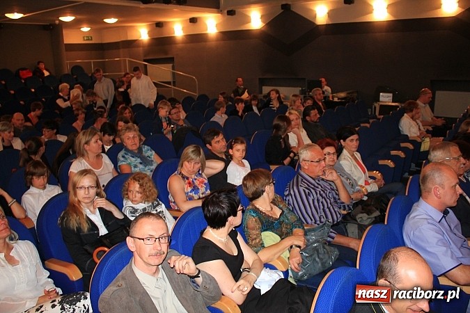 Zdjęcie w galerii na portalu naszraciborz.pl: W Strzesze odbyła się Gala Laureatów SP 18 wiadomości z regionu