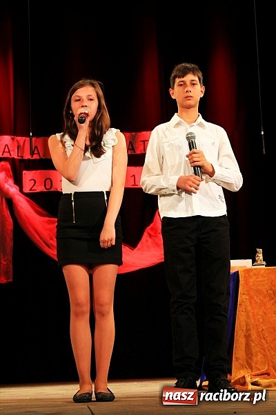 Zdjęcie w galerii na portalu naszraciborz.pl: W Strzesze odbyła się Gala Laureatów SP 18 wiadomości z regionu