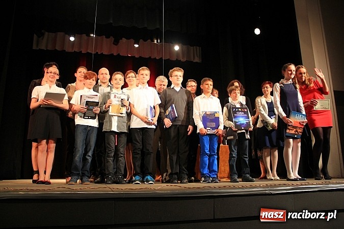 Zdjęcie w galerii na portalu naszraciborz.pl: W Strzesze odbyła się Gala Laureatów SP 18 wiadomości z regionu