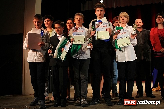 Zdjęcie w galerii na portalu naszraciborz.pl: W Strzesze odbyła się Gala Laureatów SP 18 wiadomości z regionu