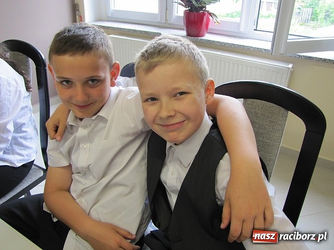 Zdjęcie w galerii na portalu naszraciborz.pl: Wójt Gminy Rudnik przyznał 28 wyróżnień młodym prymusom wiadomości z regionu