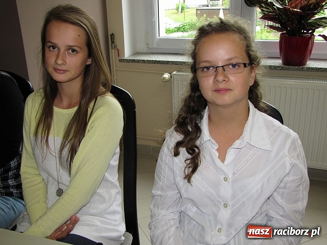 Zdjęcie w galerii na portalu naszraciborz.pl: Wójt Gminy Rudnik przyznał 28 wyróżnień młodym prymusom wiadomości z regionu