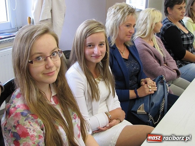 Zdjęcie w galerii na portalu naszraciborz.pl: Wójt Gminy Rudnik przyznał 28 wyróżnień młodym prymusom wiadomości z regionu