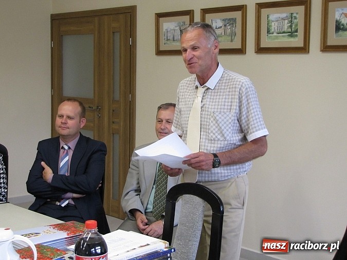 Zdjęcie w galerii na portalu naszraciborz.pl: Wójt Gminy Rudnik przyznał 28 wyróżnień młodym prymusom wiadomości z regionu