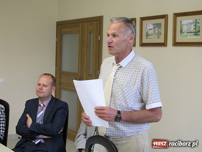 Zdjęcie w galerii na portalu naszraciborz.pl: Wójt Gminy Rudnik przyznał 28 wyróżnień młodym prymusom wiadomości z regionu