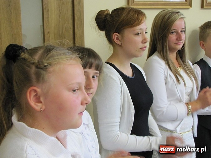 Zdjęcie w galerii na portalu naszraciborz.pl: Wójt Gminy Rudnik przyznał 28 wyróżnień młodym prymusom wiadomości z regionu