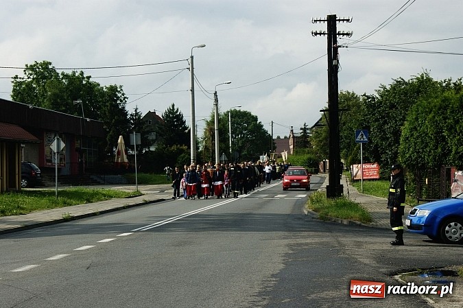 Zdjęcie w galerii na portalu naszraciborz.pl: Bieńkowiczanie po raz kolejny poszli dziękować Matce Bożej wiadomości z regionu