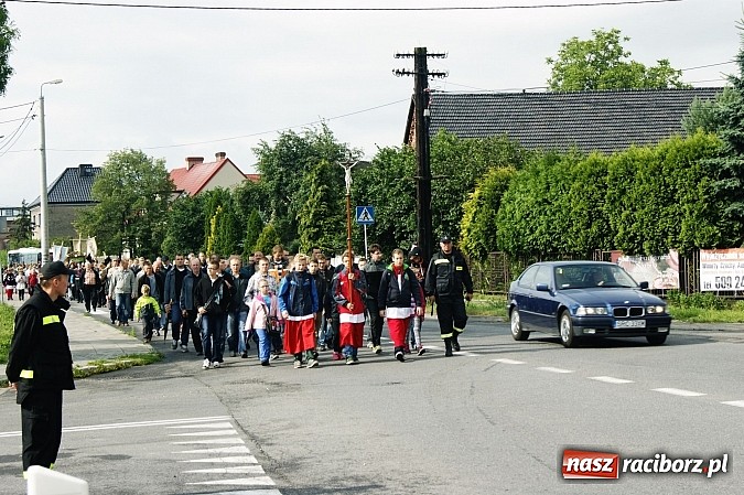 Zdjęcie w galerii na portalu naszraciborz.pl: Bieńkowiczanie po raz kolejny poszli dziękować Matce Bożej wiadomości z regionu