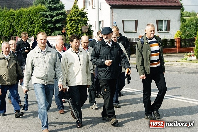 Zdjęcie w galerii na portalu naszraciborz.pl: Bieńkowiczanie po raz kolejny poszli dziękować Matce Bożej wiadomości z regionu