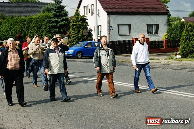 Zdjęcie w galerii na portalu naszraciborz.pl: Bieńkowiczanie po raz kolejny poszli dziękować Matce Bożej wiadomości z regionu