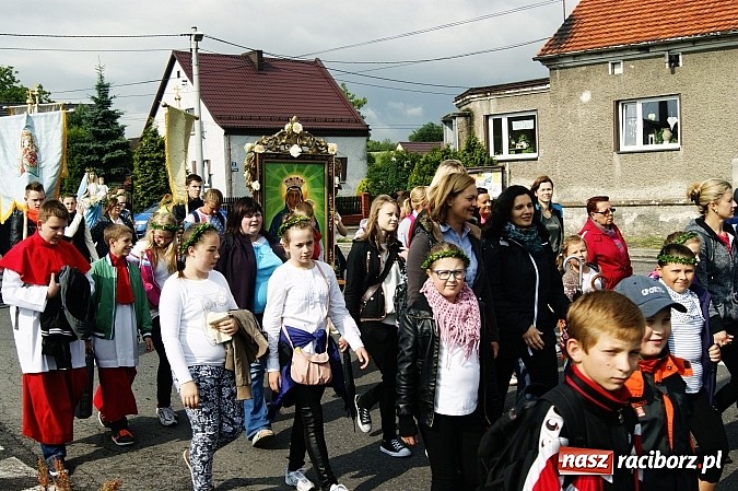 Zdjęcie w galerii na portalu naszraciborz.pl: Bieńkowiczanie po raz kolejny poszli dziękować Matce Bożej wiadomości z regionu