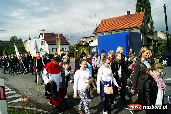 Zdjęcie w galerii na portalu naszraciborz.pl: Bieńkowiczanie po raz kolejny poszli dziękować Matce Bożej wiadomości z regionu