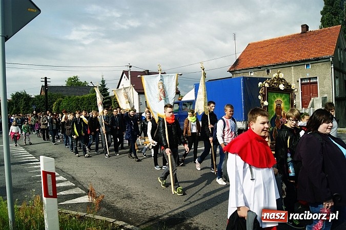 Zdjęcie w galerii na portalu naszraciborz.pl: Bieńkowiczanie po raz kolejny poszli dziękować Matce Bożej wiadomości z regionu