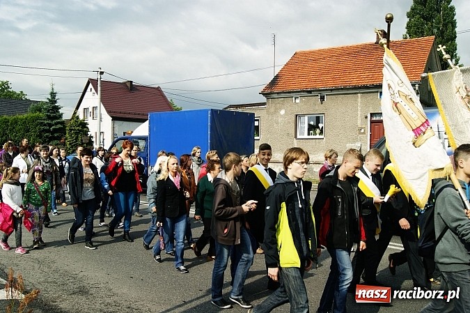 Zdjęcie w galerii na portalu naszraciborz.pl: Bieńkowiczanie po raz kolejny poszli dziękować Matce Bożej wiadomości z regionu