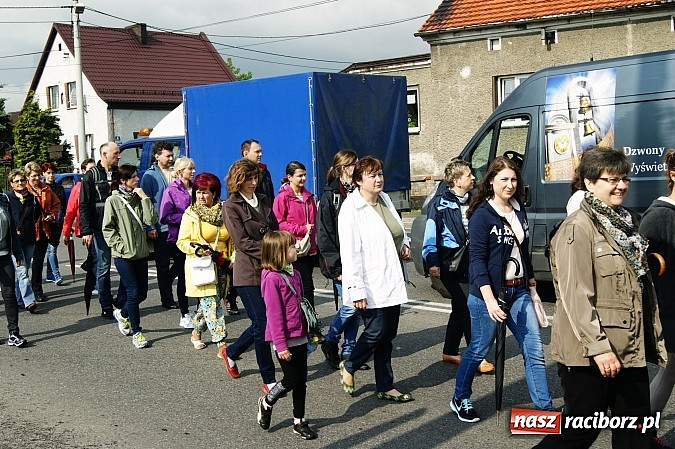 Zdjęcie w galerii na portalu naszraciborz.pl: Bieńkowiczanie po raz kolejny poszli dziękować Matce Bożej wiadomości z regionu