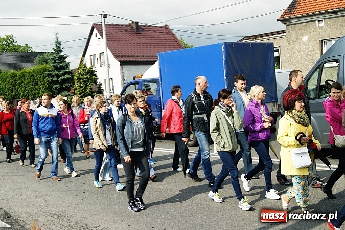 Zdjęcie w galerii na portalu naszraciborz.pl: Bieńkowiczanie po raz kolejny poszli dziękować Matce Bożej wiadomości z regionu