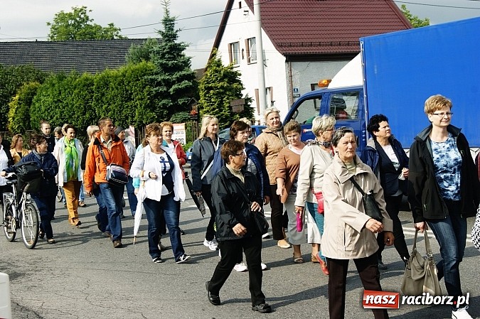 Zdjęcie w galerii na portalu naszraciborz.pl: Bieńkowiczanie po raz kolejny poszli dziękować Matce Bożej wiadomości z regionu