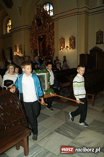 Zdjęcie w galerii na portalu naszraciborz.pl: Bieńkowiczanie po raz kolejny poszli dziękować Matce Bożej wiadomości z regionu
