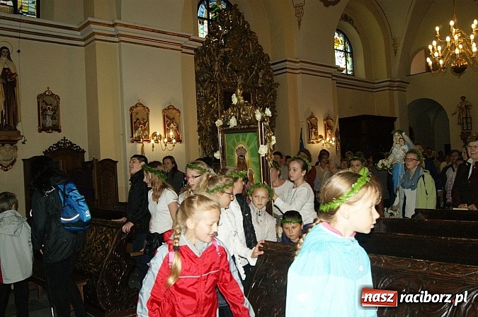 Zdjęcie w galerii na portalu naszraciborz.pl: Bieńkowiczanie po raz kolejny poszli dziękować Matce Bożej wiadomości z regionu