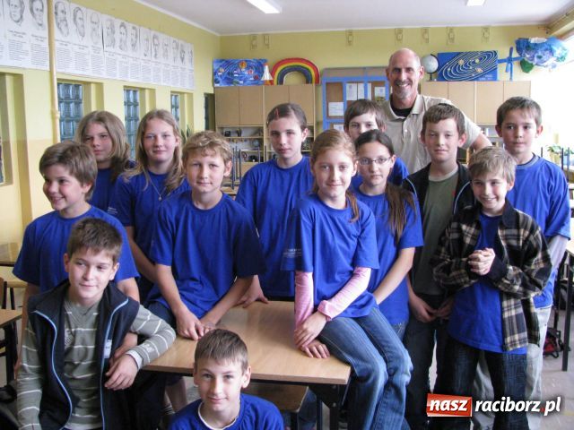 Zdjęcie w galerii na portalu naszraciborz.pl: Eduardo Lichnowsky w krzyżanowickiej szkole wiadomości z regionu