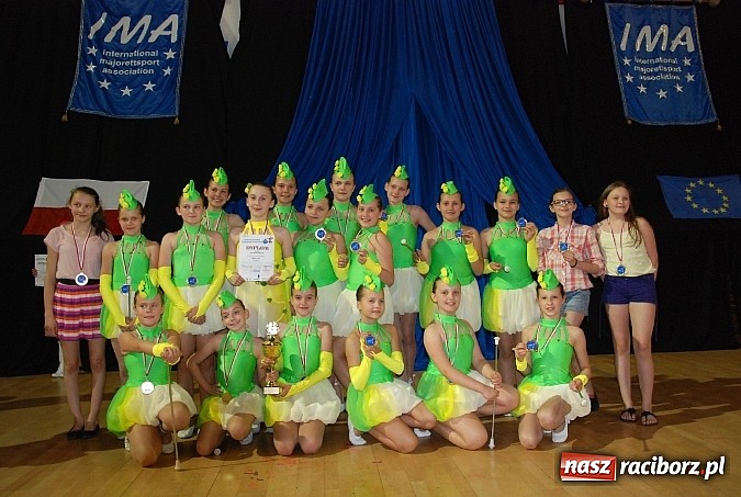Zdjęcie w galerii na portalu naszraciborz.pl: Złoty Aplauz dla mażoretek Tęczy  wiadomości z regionu