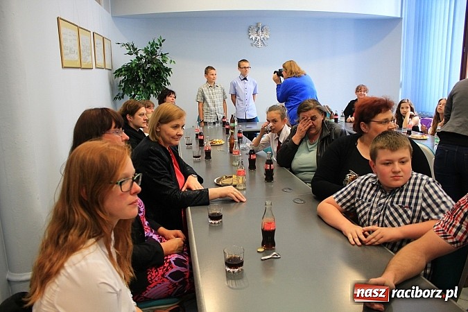 Zdjęcie w galerii na portalu naszraciborz.pl: Oni wiedzą jak oswoić ortografię wiadomości z regionu