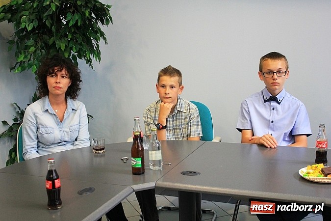 Zdjęcie w galerii na portalu naszraciborz.pl: Oni wiedzą jak oswoić ortografię wiadomości z regionu