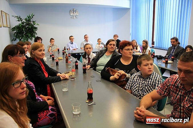 Zdjęcie w galerii na portalu naszraciborz.pl: Oni wiedzą jak oswoić ortografię wiadomości z regionu