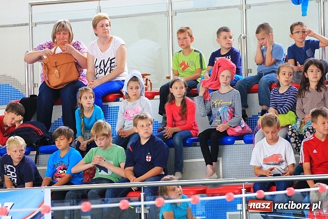 Zdjęcie w galerii na portalu naszraciborz.pl: Pokazy ratownictwa na pływalni ZSOMS wiadomości z regionu