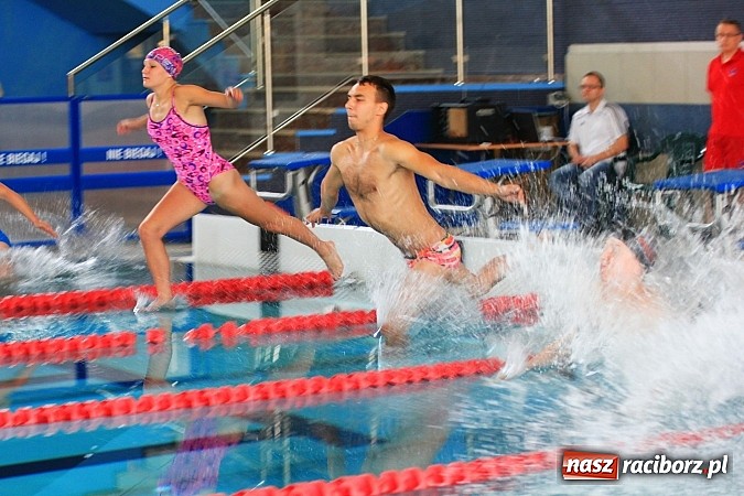 Zdjęcie w galerii na portalu naszraciborz.pl: Pokazy ratownictwa na pływalni ZSOMS wiadomości z regionu