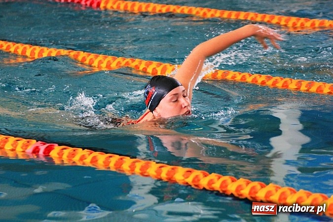 Zdjęcie w galerii na portalu naszraciborz.pl: Pokazy ratownictwa na pływalni ZSOMS wiadomości z regionu