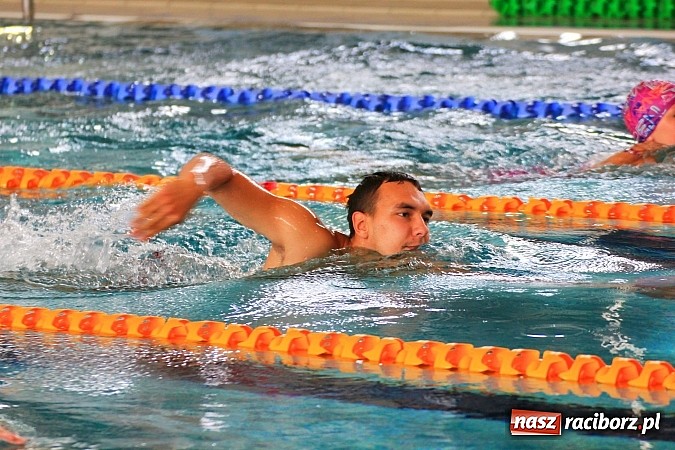 Zdjęcie w galerii na portalu naszraciborz.pl: Pokazy ratownictwa na pływalni ZSOMS wiadomości z regionu