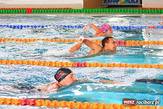 Zdjęcie w galerii na portalu naszraciborz.pl: Pokazy ratownictwa na pływalni ZSOMS wiadomości z regionu