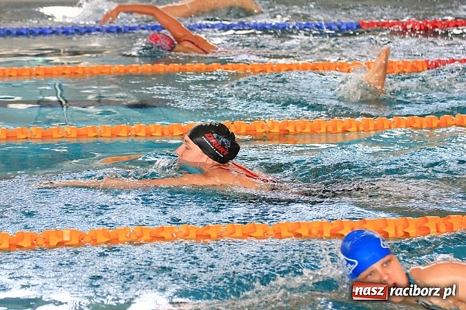 Zdjęcie w galerii na portalu naszraciborz.pl: Pokazy ratownictwa na pływalni ZSOMS wiadomości z regionu