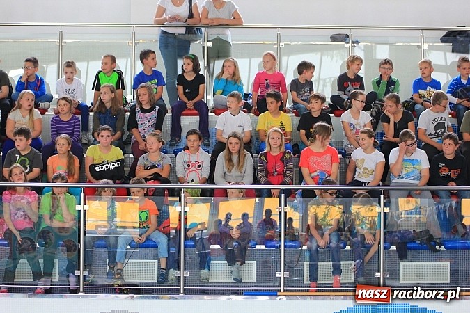 Zdjęcie w galerii na portalu naszraciborz.pl: Pokazy ratownictwa na pływalni ZSOMS wiadomości z regionu