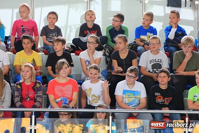 Zdjęcie w galerii na portalu naszraciborz.pl: Pokazy ratownictwa na pływalni ZSOMS wiadomości z regionu