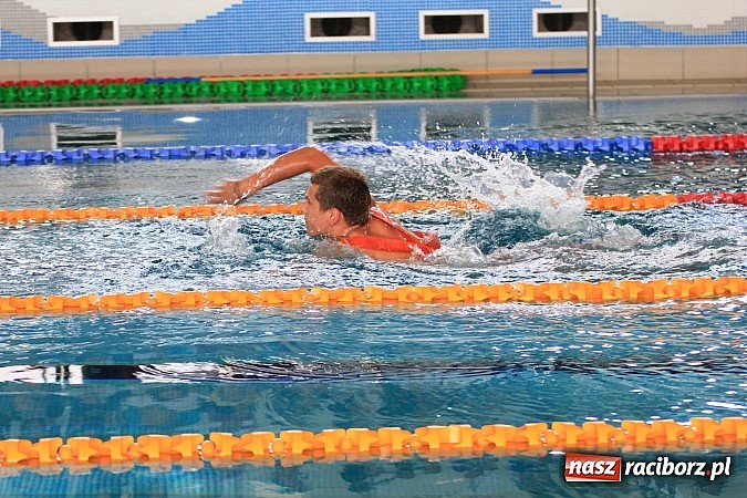 Zdjęcie w galerii na portalu naszraciborz.pl: Pokazy ratownictwa na pływalni ZSOMS wiadomości z regionu