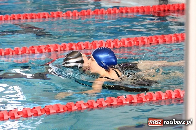 Zdjęcie w galerii na portalu naszraciborz.pl: Pokazy ratownictwa na pływalni ZSOMS wiadomości z regionu