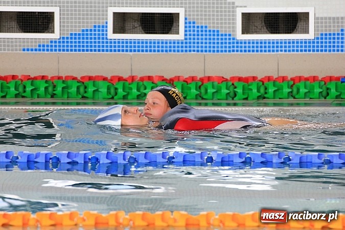 Zdjęcie w galerii na portalu naszraciborz.pl: Pokazy ratownictwa na pływalni ZSOMS wiadomości z regionu