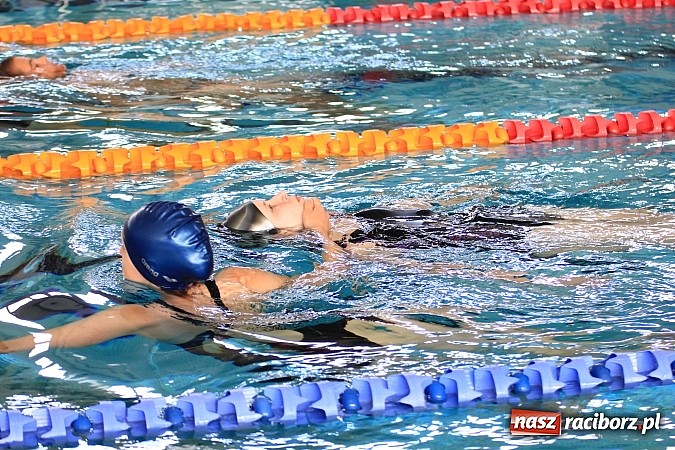 Zdjęcie w galerii na portalu naszraciborz.pl: Pokazy ratownictwa na pływalni ZSOMS wiadomości z regionu