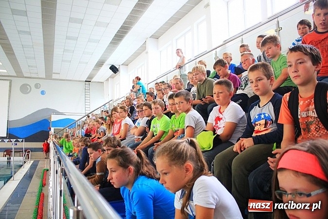 Zdjęcie w galerii na portalu naszraciborz.pl: Pokazy ratownictwa na pływalni ZSOMS wiadomości z regionu