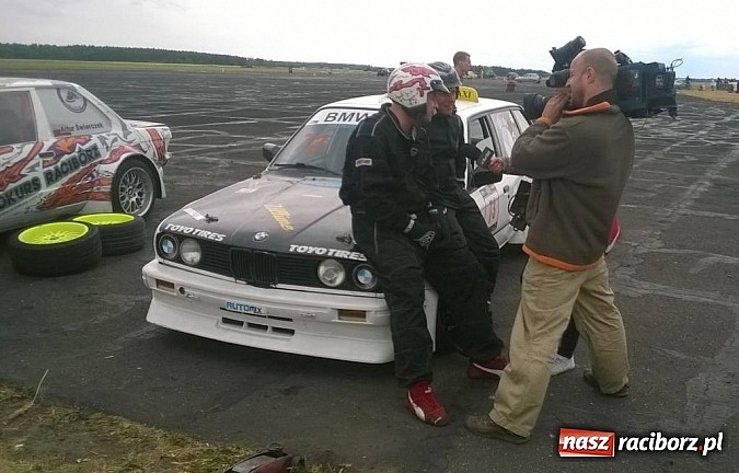 Zdjęcie w galerii na portalu naszraciborz.pl: Driftowanie - show dla publiczności, adrenalina dla kierowców wiadomości z regionu