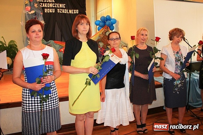Zdjęcie w galerii na portalu naszraciborz.pl: Miejskie zakończenie roku szkolnego w G 5. Zobacz, których uczniów wyróżniono wiadomości z regionu