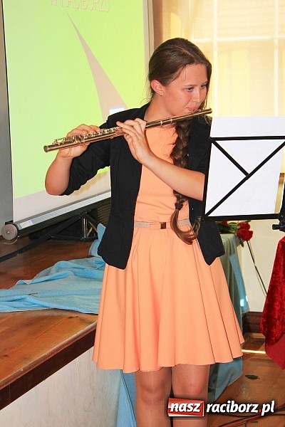 Zdjęcie w galerii na portalu naszraciborz.pl: Miejskie zakończenie roku szkolnego w G 5. Zobacz, których uczniów wyróżniono wiadomości z regionu