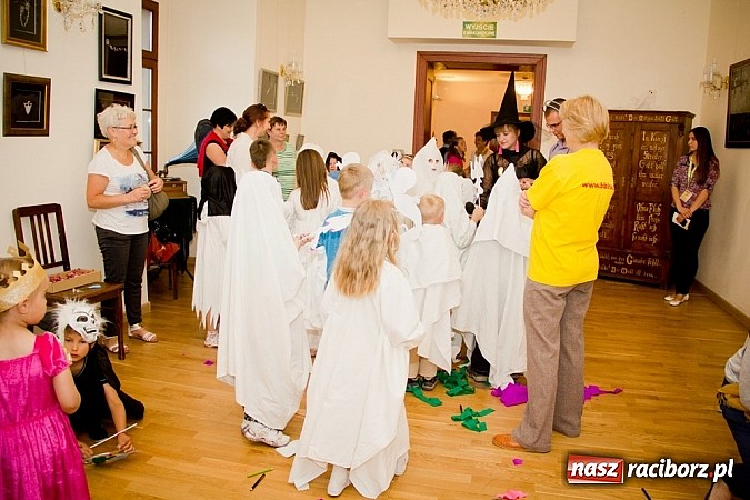 Zdjęcie w galerii na portalu naszraciborz.pl: Zobacz jak na zamku witano wakacje, czyli Zamkowa Noc z Duchami - odsłona trzecia wiadomości z regionu