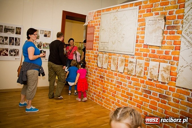 Zdjęcie w galerii na portalu naszraciborz.pl: Zobacz jak na zamku witano wakacje, czyli Zamkowa Noc z Duchami - odsłona trzecia wiadomości z regionu