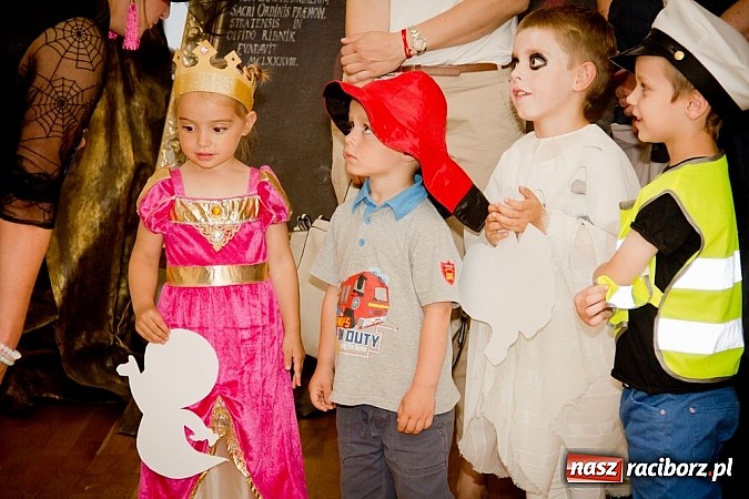 Zdjęcie w galerii na portalu naszraciborz.pl: Zobacz jak na zamku witano wakacje, czyli Zamkowa Noc z Duchami - odsłona trzecia wiadomości z regionu